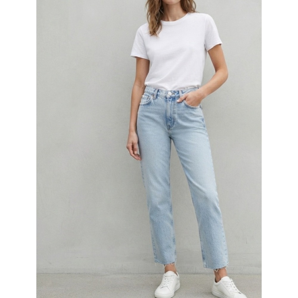 Garage Denim Vintage Straight Light Wash High Rise Raw Hem Jeans Size 0 24